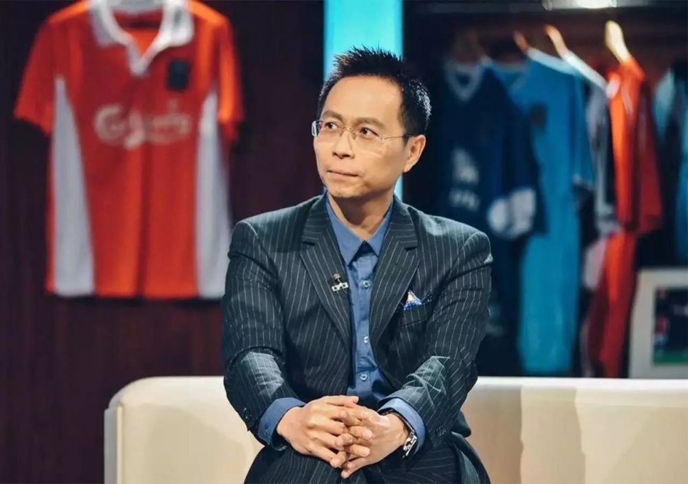 她父母早亡，爷爷抚养她长大成人，她与宋老爷子的感情最深。
